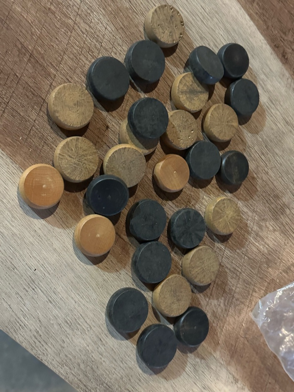 Wooden croconolie Pieces - black and wooden